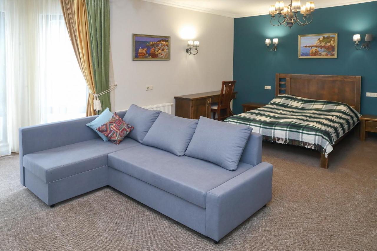 בוקובל Iris Hotel מראה חיצוני תמונה