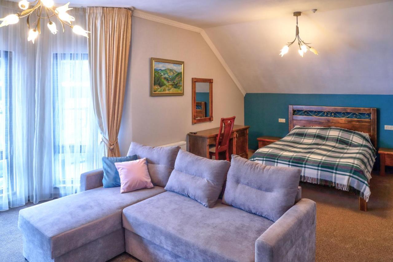 בוקובל Iris Hotel מראה חיצוני תמונה