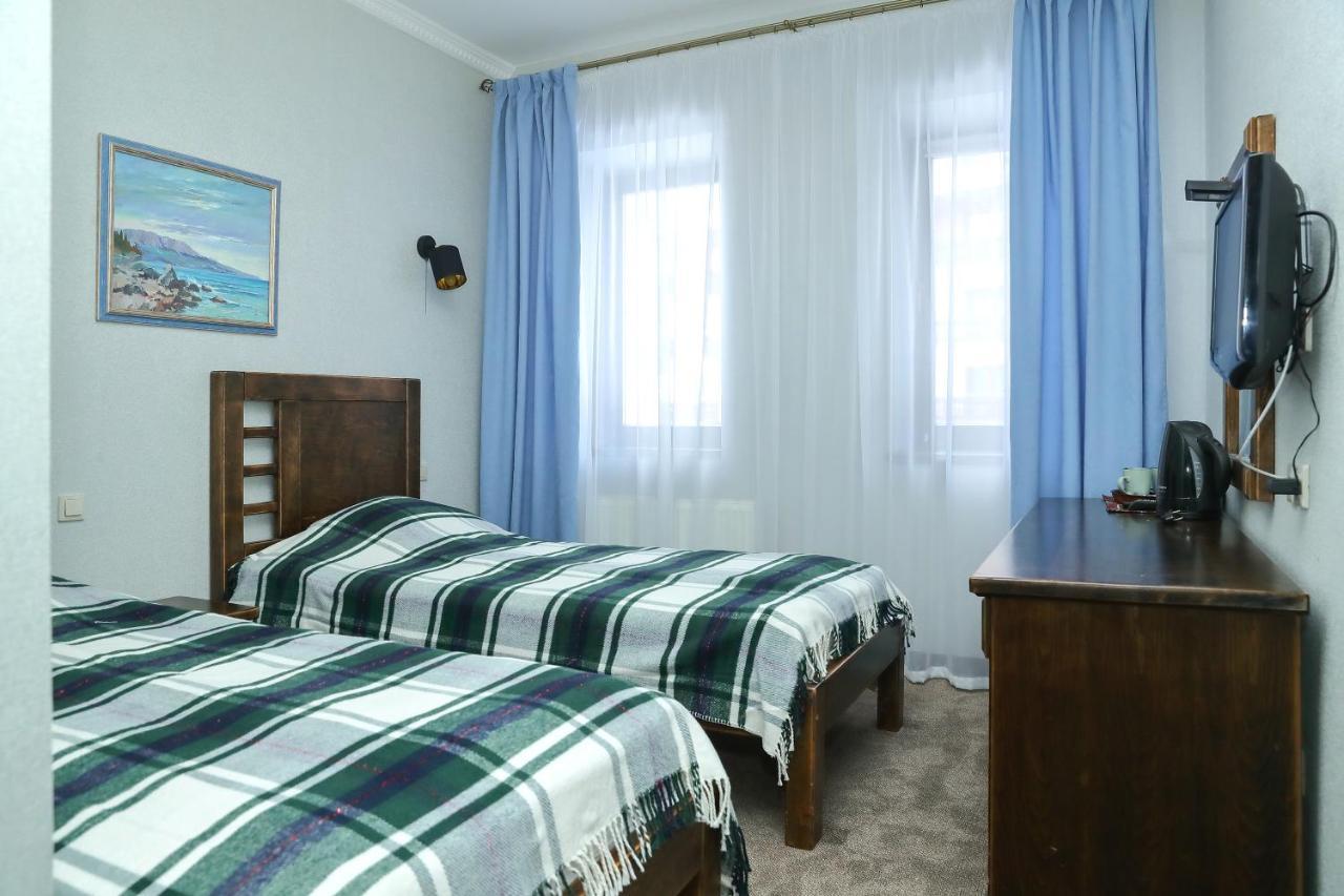 בוקובל Iris Hotel מראה חיצוני תמונה