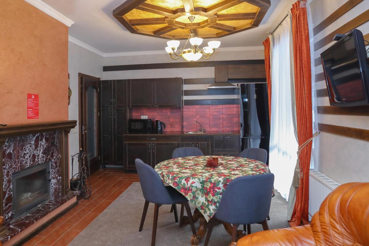 בוקובל Iris Hotel מראה חיצוני תמונה