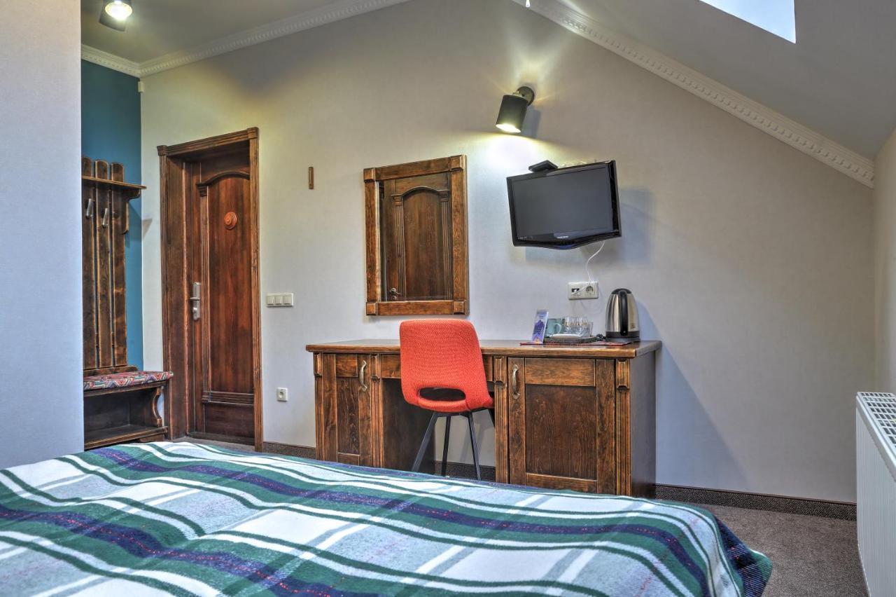 בוקובל Iris Hotel מראה חיצוני תמונה
