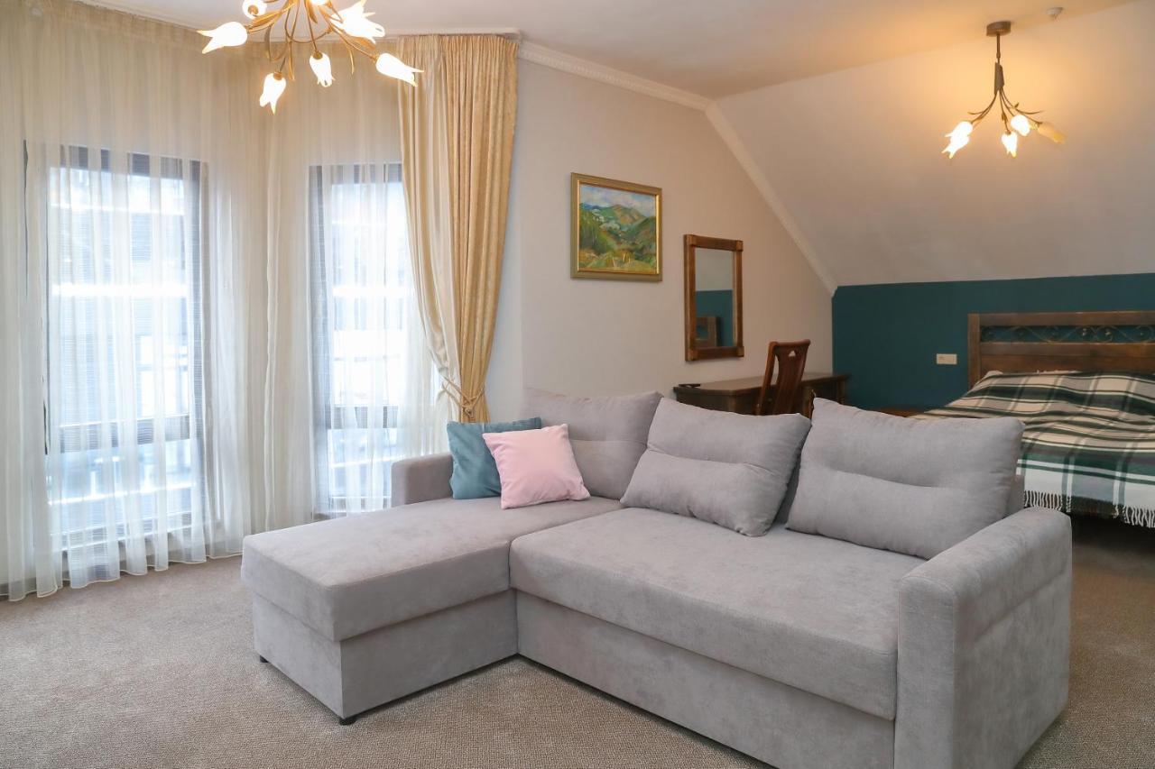 בוקובל Iris Hotel מראה חיצוני תמונה