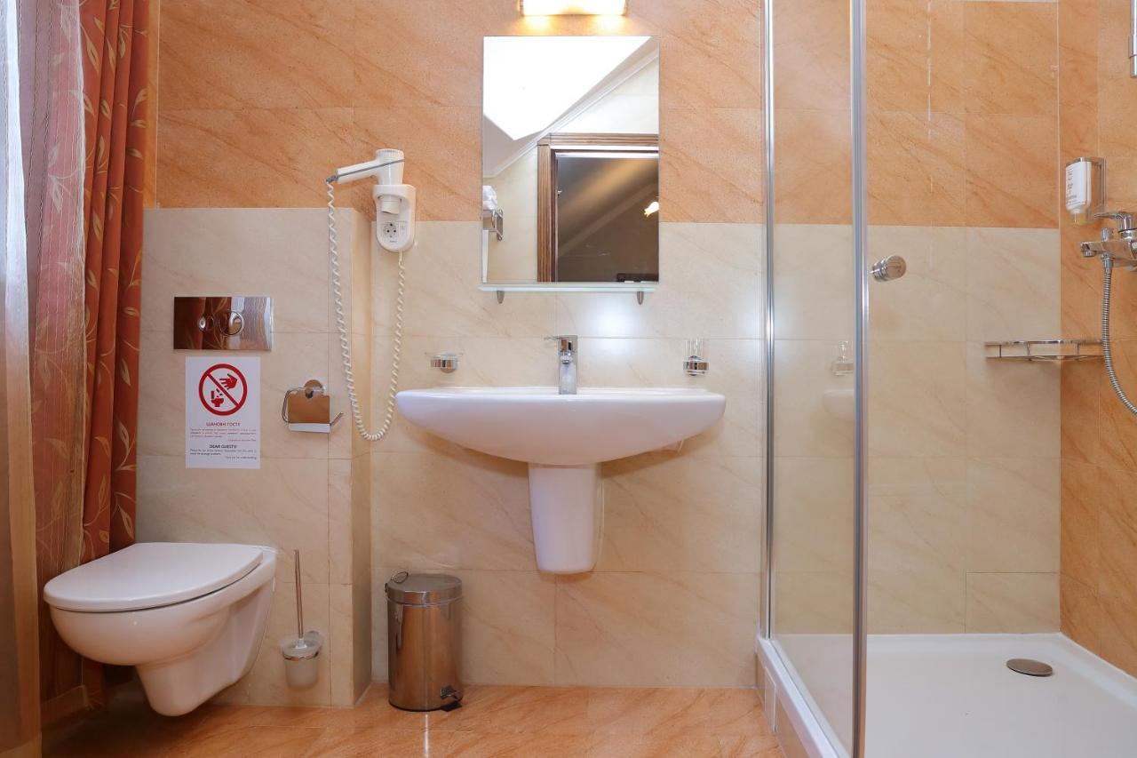 בוקובל Iris Hotel מראה חיצוני תמונה